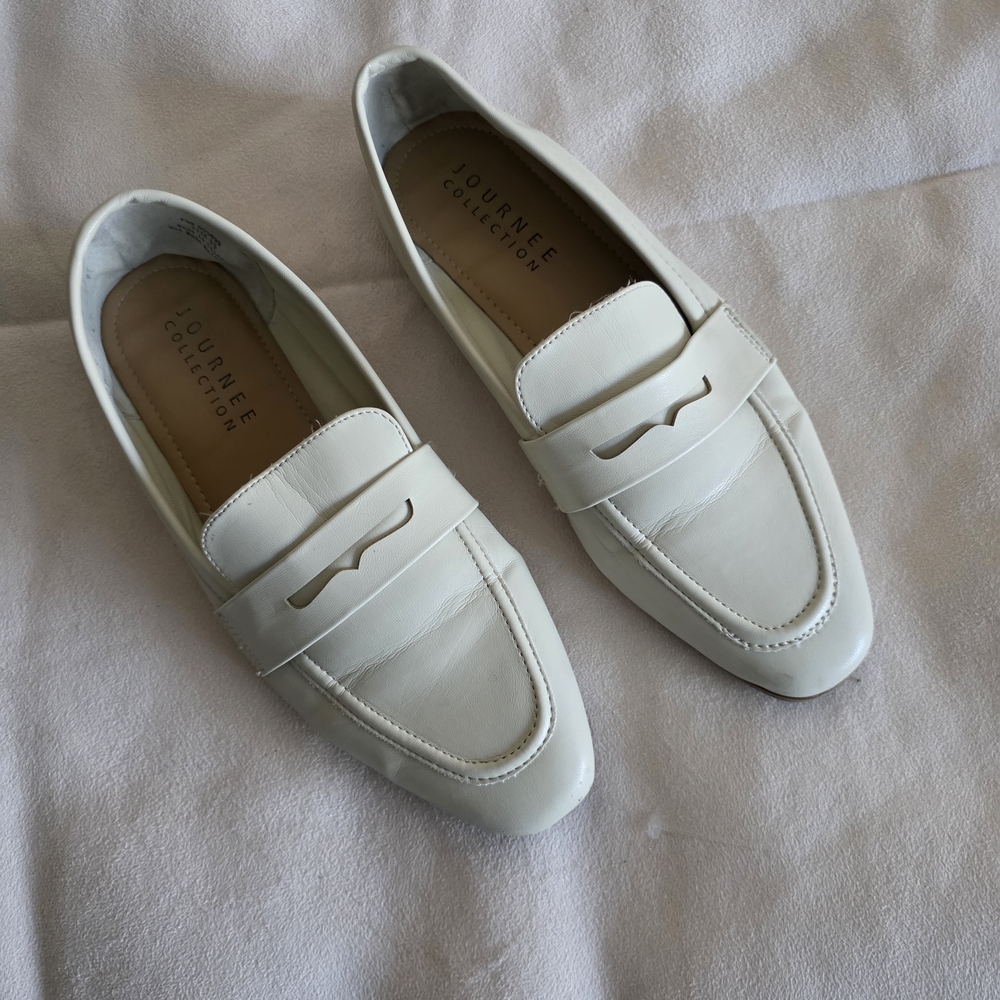 Journee Collection Women's Cream Loafers Size 9 1/2